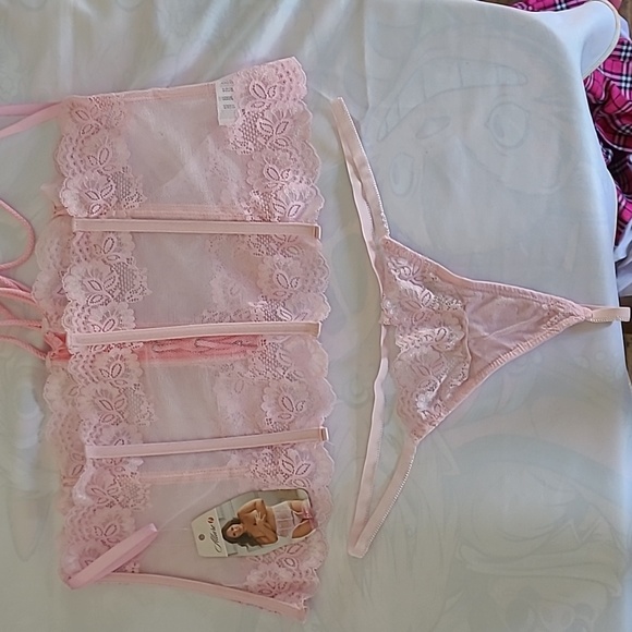 Lingerie - Picture 1 of 7